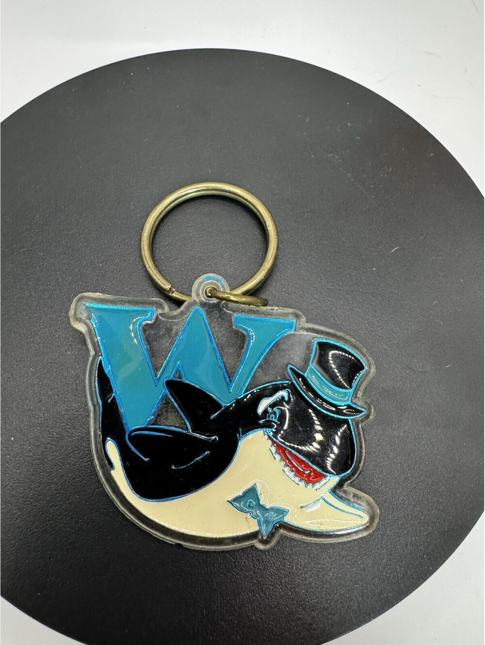 Vintage Sea World Shamu With Top Hat And Bow Tie Keychain